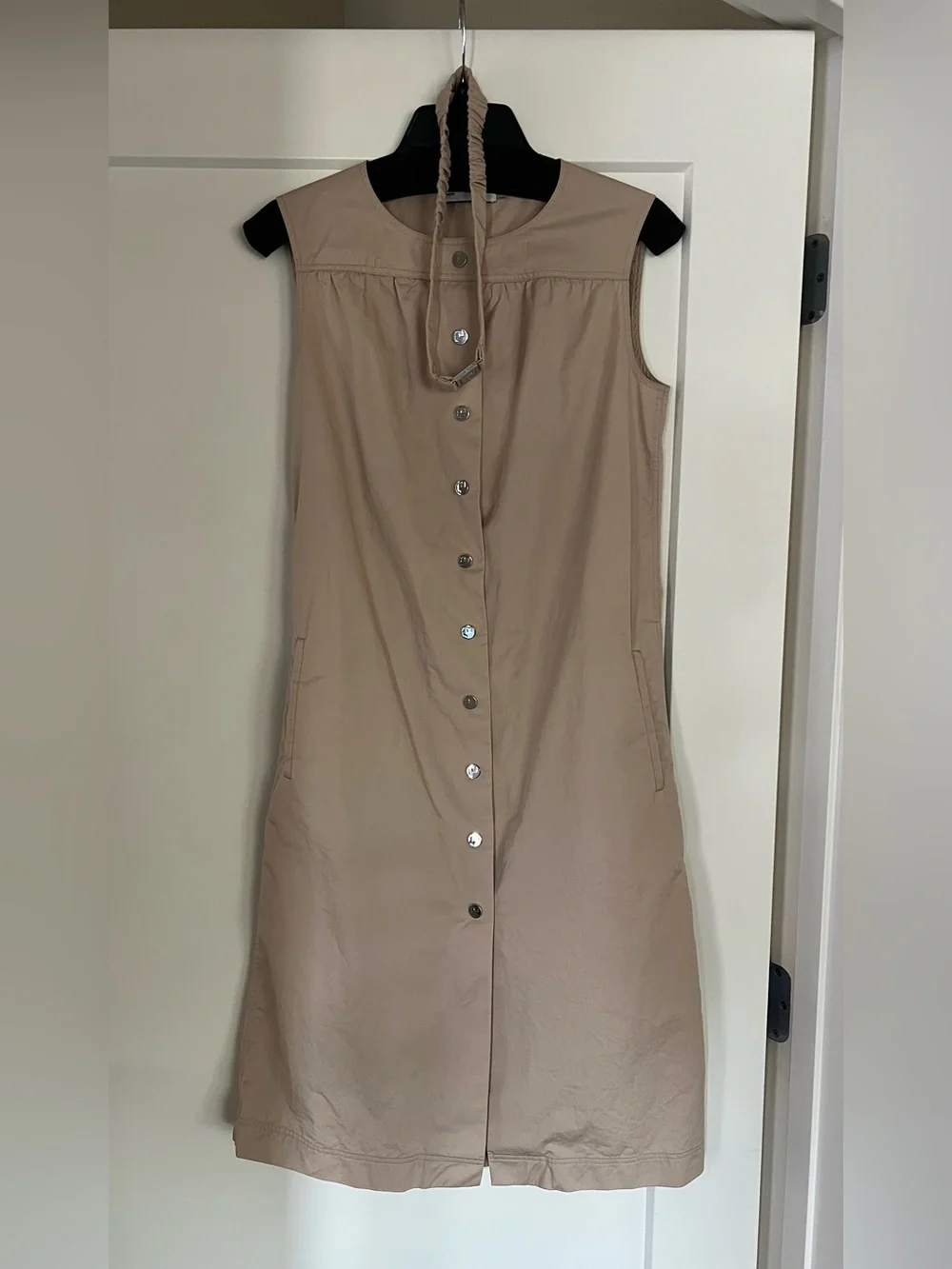 Tory Burch Sleeveless Button-Front Midi Dress in Beige